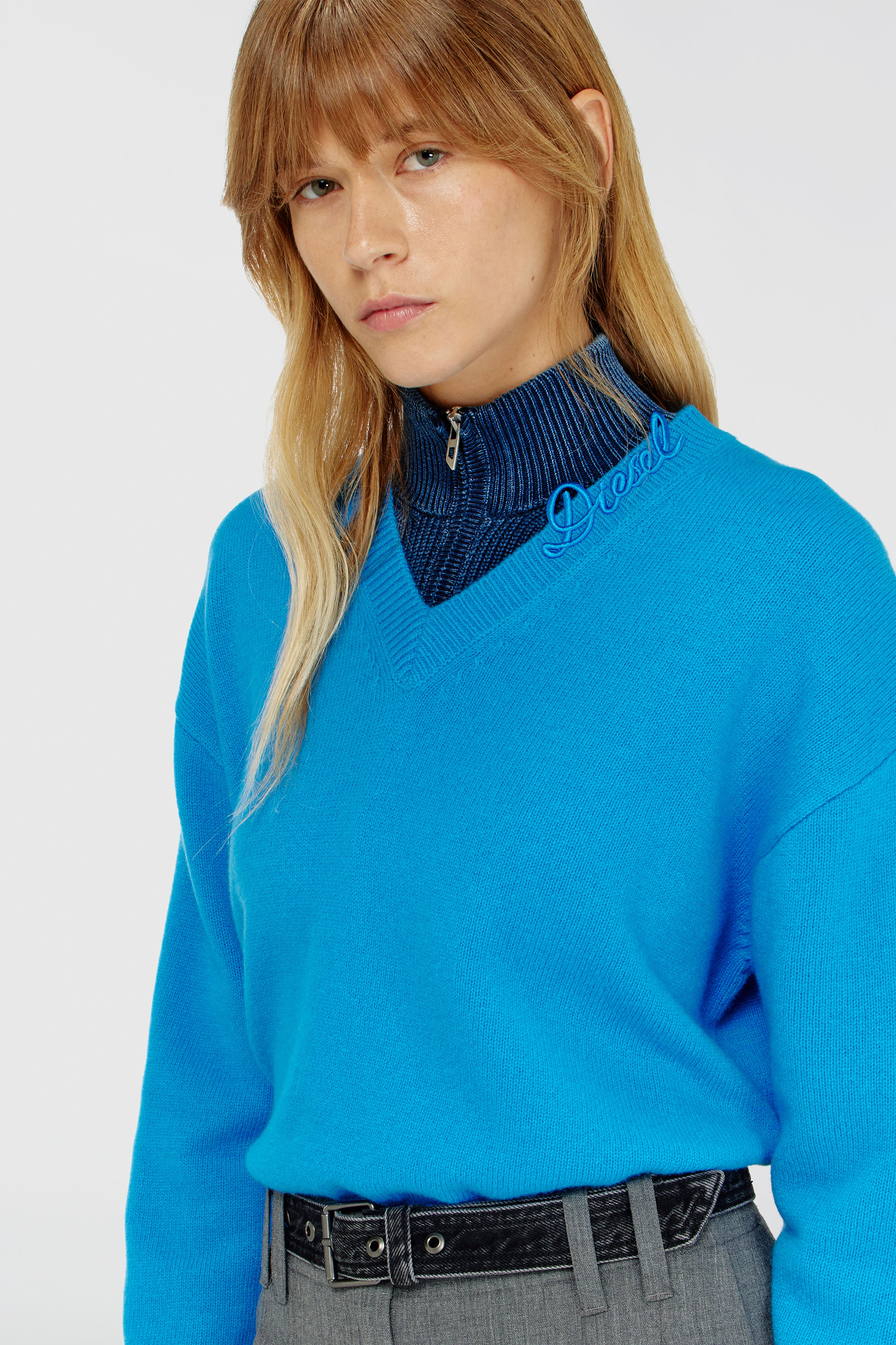Diesel - M-IMOSA, Woman's Wool V-neck jumper with neck logo in Azure - 4