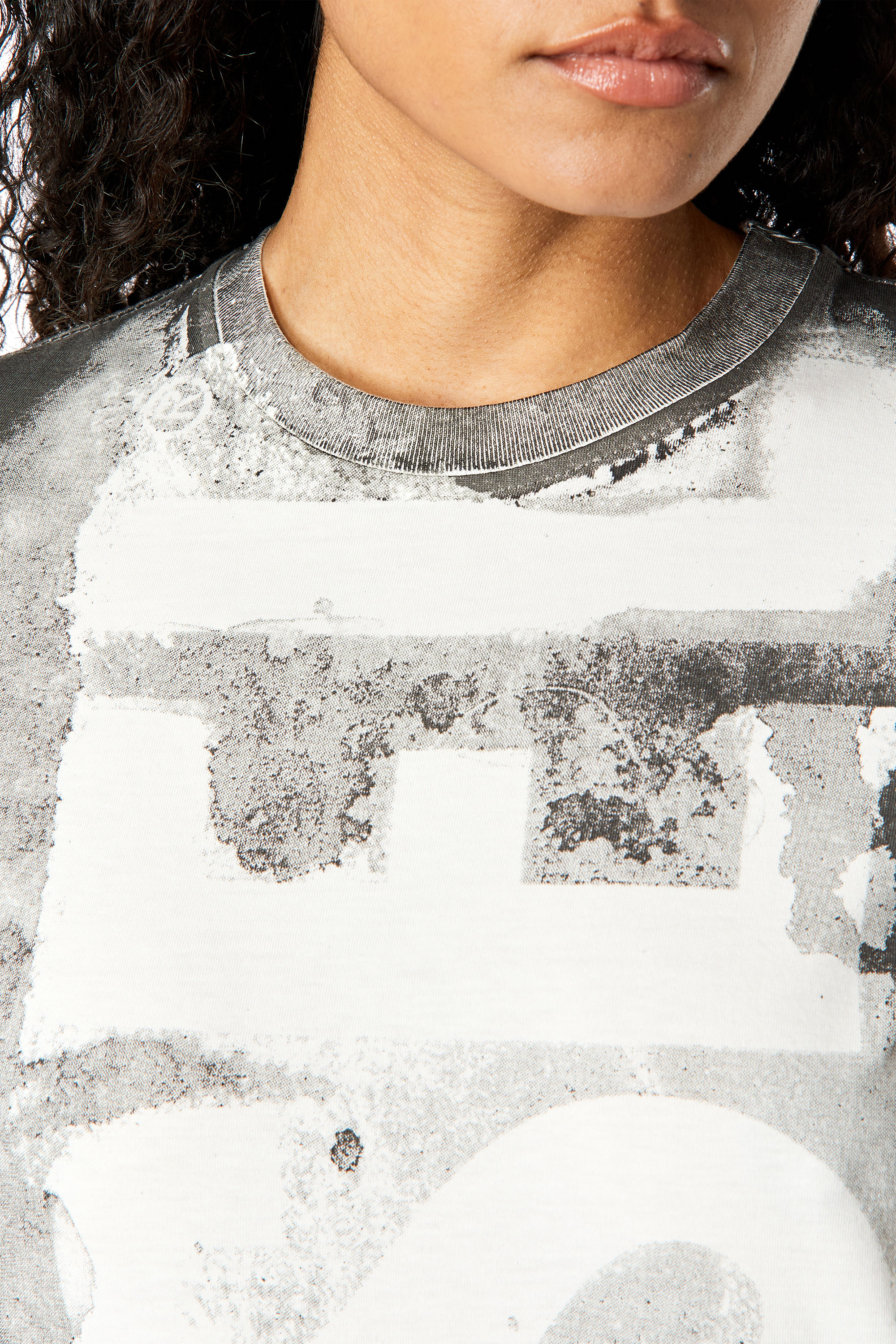 Diesel - T-REG-G1, Woman T-shirt with bleeding-effect logo in Grey - Image 4